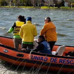 Las situaciones adquieren todavía mayor relevancia al considerar que el pejerrey es uno de los grandes protagonistas de Chascomús y uno de los principales atractivos para los pescadores deportivos que visitan este tradicional espejo bonaerense que luce este año renovado tras varias temporadas de magros resultados. 