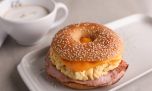 Qué comer este invierno: cazuelas caseras, desayunos abundantes y el regreso del bagel