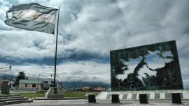 "Puerto Stanley, 1982": los hechos reales que inspiraron una novela sobre Malvinas