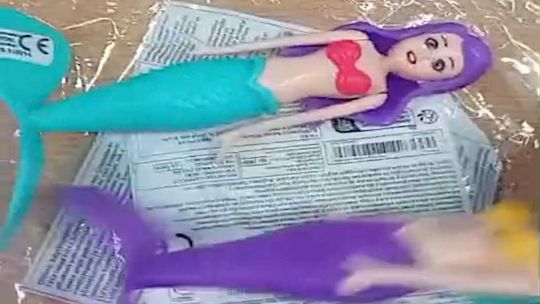 Alertan por la entrada de juguetes tóxicos para los niños en compras "puerta a puerta"