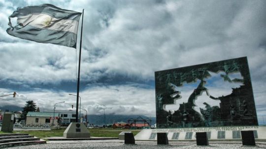 "Puerto Stanley, 1982": los hechos reales que inspiraron una novela sobre Malvinas