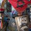Fotogaleria Un hombre sostiene retratos del fallecido líder cubano Fidel Castro (1926-2016) en su casa de La Habana. El 13 de agosto de 2026 se conmemora el centenario del nacimiento de Fidel Castro