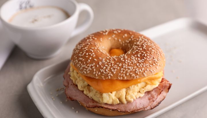 Qué comer este invierno: cazuelas caseras, desayunos abundantes y el regreso del bagel