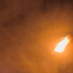 El cohete chino Larga Marcha 7A explotó en una enorme bola de fuego.