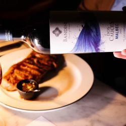Carne y vinos | Foto:CEDOC