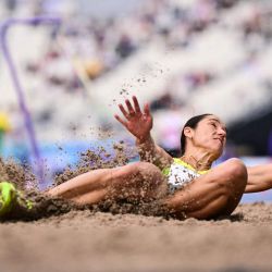 La australiana Tori West compite en el salto de longitud del heptatlón femenino durante la prueba de atletismo en el estadio Scotstoun de Glasgow, en el sexto día de los Juegos de la Commonwealth en Glasgow, Escocia. | Foto:Ben Stansall / AFP