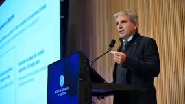 Caputo en Córdoba habló sobre la micro: "Los programas llevan tiempo, hay que perseverar"
