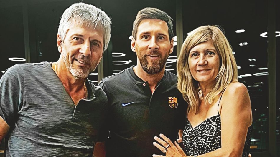 Jorge Messi y Celia Cuccittini con Lionel Messi