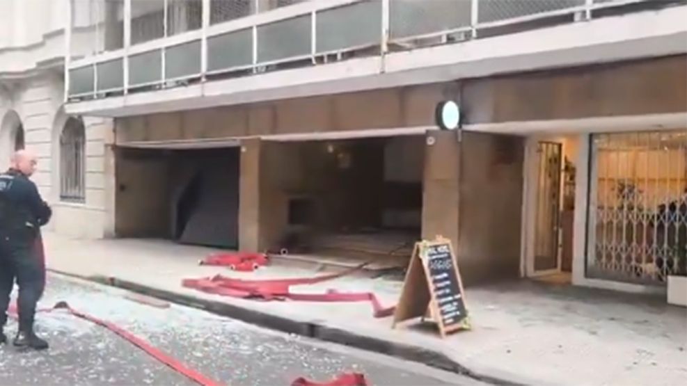 Explosión en el garage de un edificio de Junín y Arenales.