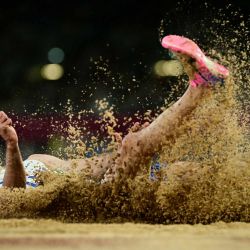 El griego Miltiadis Tentoglou compite en la final de salto de longitud masculino durante el Campeonato Europeo de Atletismo en el Estadio Alexander de Birmingham, Inglaterra. | Foto:Ben Stansall / AFP