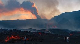 El Volcán Etna entró en erupción: Turistas varados por vuelos cancelados