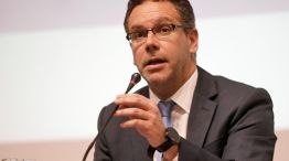 Sandleris: “La economía está mucho mejor, pero la mejora no impactó en salarios ni empleo”