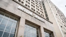 Arancelamiento a extranjeros no residentes en hospitales públicos: los datos que contradicen la cifra del Gobierno