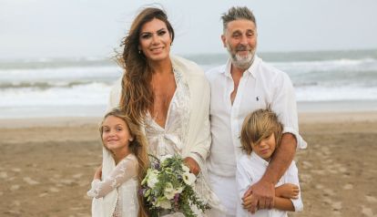Flor de la V y su familia