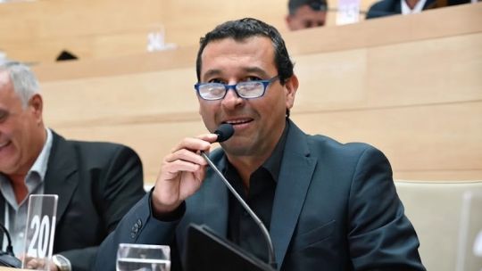 La licencia de Flores tensiona al PJ: postergan la sesión y la oposición redobla la presión