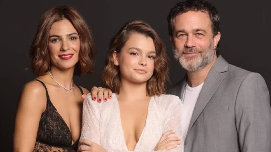 Agustina Cherri y Gastón Pauls junto a su hija Muna