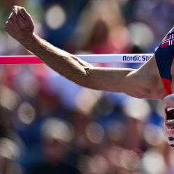 El noruego Erlend Bolstad Raa compite en la prueba clasificatoria de salto de altura masculino durante el Campeonato Europeo de Atletismo en el Estadio Alexander de Birmingham, Inglaterra. | Foto:Ben Stansall / AFP