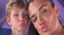 Así fue el cumpleaños de Bauti, el hijo de Cami Homs y Rodrigo de Paul: torta de tres pisos, camas saltarinas y un homenaje a Lionel Messi 