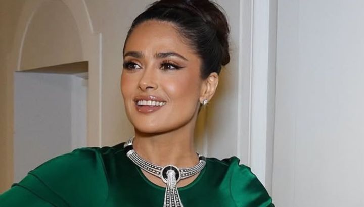 Salen a la luz las primeras fotos de Salma Hayek como abuela: el nacimiento secreto y sorpresa a los 59 años