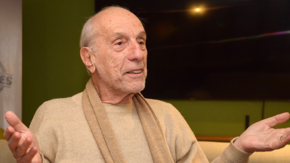 El escritor y docente Roberto Perinelli. 