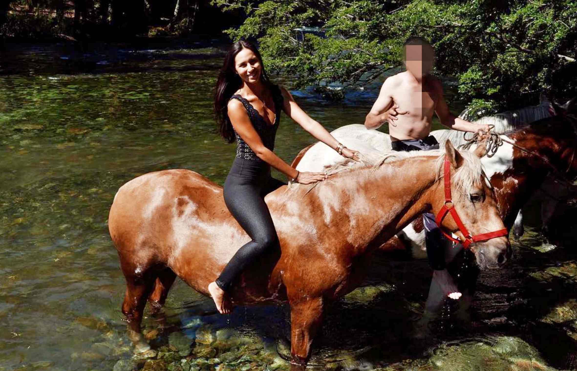 Carolyn Carter fue pareja de Joe Lewis de 2013 a 2020; en 2025 estuvo en Lago Escondido.