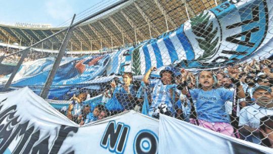 Hinchas al borde de un ataque de nervios