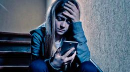 160826_celular_acoso_redes_sociales_cedoc_g