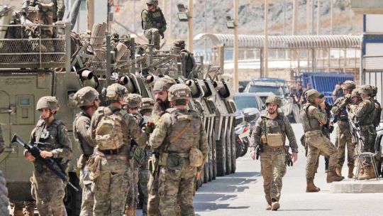 España militariza Ceuta ante otro intento de asalto masivo de migrantes desde Marruecos