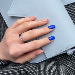 Uñas azul cobalto