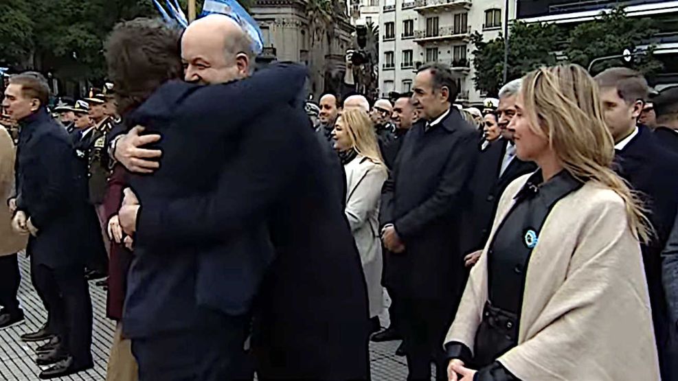 Milei abrazo con  Sturzenegger