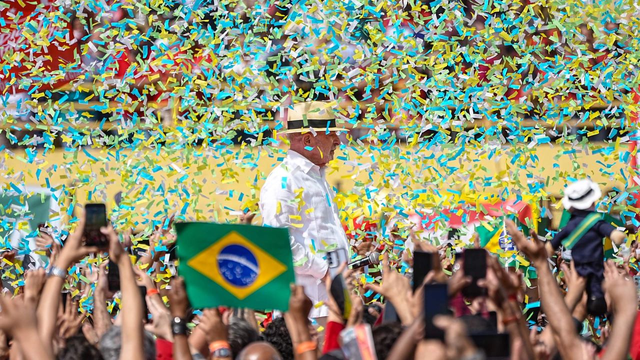 El presidente brasileño, Luiz Inácio Lula da Silva, participa en el lanzamiento de su campaña para la reelección celebrada en el estadio Primero de Mayo de Vila Euclides, en el municipio de Sao Bernardo do Campo, en Sao Paulo, Brasil. Lula da Silva inició su campaña para la búsqueda de la reelección en los comicios de octubre próximo con un discurso centrado en la defensa de la soberanía nacional, la explotación de los recursos estratégicos, la educación y el combate al crimen organizado. | Foto:Xinhua/Paulo Lopes