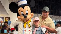 Una por una, las mejores fotos de Matilda Salazar en Disney: del abrazo con Mickey a su emoción con Star Wars