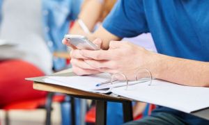 Celulares en las aulas: una propuesta para recuperar la atención sin prohibir la tecnología