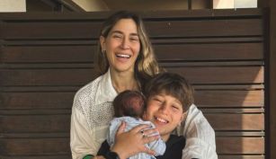 Jimena Barón junto a sus hijos Momo y Arturo