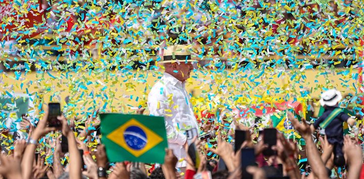 El presidente brasileño, Luiz Inácio Lula da Silva, participa en el lanzamiento de su campaña para la reelección celebrada en el estadio Primero de Mayo de Vila Euclides, en el municipio de Sao Bernardo do Campo, en Sao Paulo, Brasil. Lula da Silva inició su campaña para la búsqueda de la reelección en los comicios de octubre próximo con un discurso centrado en la defensa de la soberanía nacional, la explotación de los recursos estratégicos, la educación y el combate al crimen organizado.