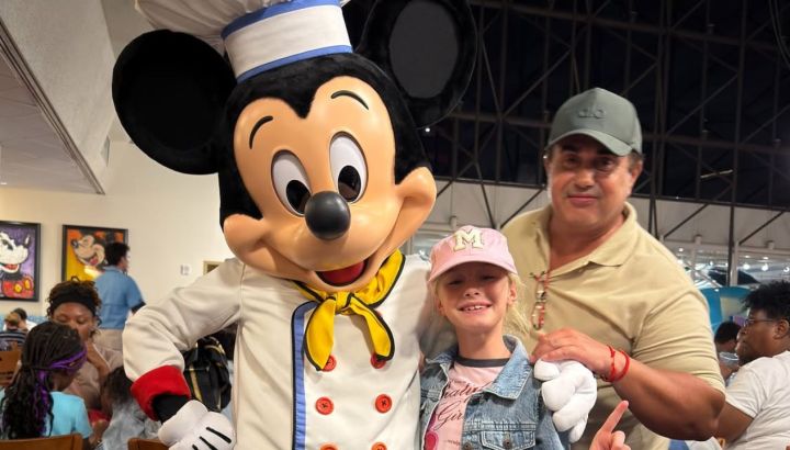Una por una, las mejores fotos de Matilda Salazar en Disney: del abrazo con Mickey a su emoción con Star Wars