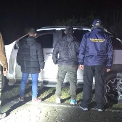 Los detenidos tenían un arsenal y numerosas piezas de ciervo axis.