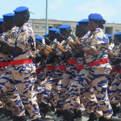 Miembros de las fuerzas de defensa desfilan durante la celebración del Día de la Independencia, en Yamena, capital de Chad. | Foto:Xinhua/Mbaigolmem Arnaud