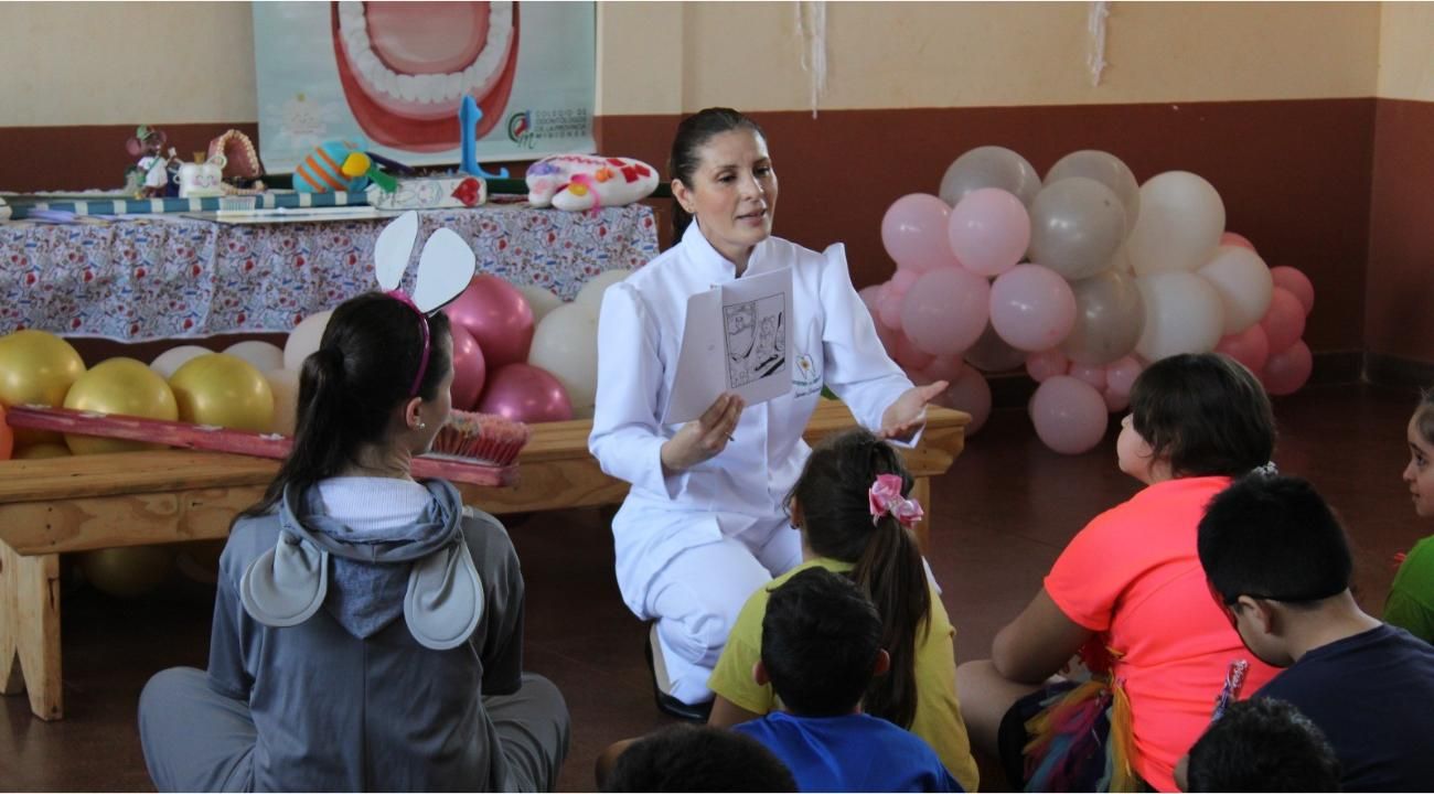 "Demasiado linda tu sonrisa": el lema de la Dra. Caramello para enseñar jugando
