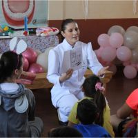 "Demasiado linda tu sonrisa": el lema de la Dra. Caramello para enseñar jugando