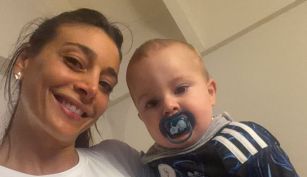 Sol Pérez junto a su hijo Marco