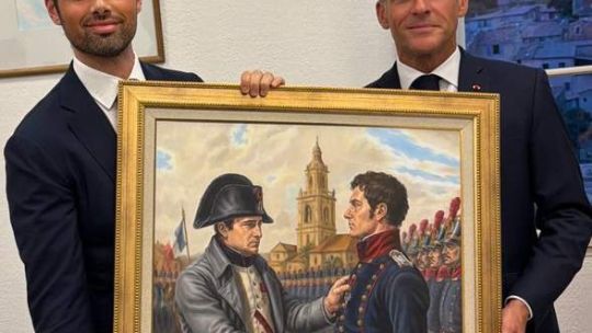 El cuadro de Napoleón con San Martín que Milei le regaló a Macron