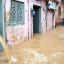 Fotogaleria Un residente retira el agua de la inundación de su casa tras las fuertes lluvias en Rawalpindi, Pakistán.