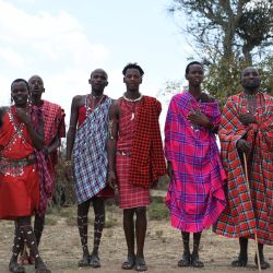 Imagen de aldeanos masái interpretando una danza tradicional en una aldea situada en los alrededores de la Reserva Nacional Masái Mara, en Narok, Kenia. Los masái, una de las principales tribus de Kenia, siguen llevando un estilo de vida nómada. A medida que se desarrolla el turismo local, los masái han abierto sus aldeas a los turistas para aumentar sus ingresos. | Foto:Xinhua/Liu Qiong