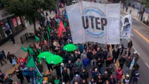 Marcha CGT, CTA y UTEP al Ministerio de Economía.