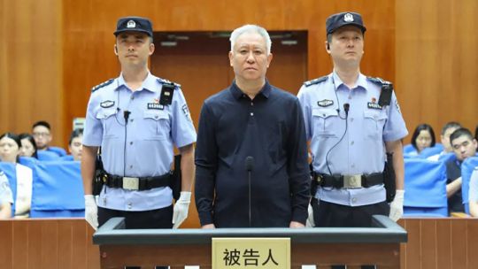 China: prisión perpetua para el fundador de Evergrande por "fraude financiero a gran escala"