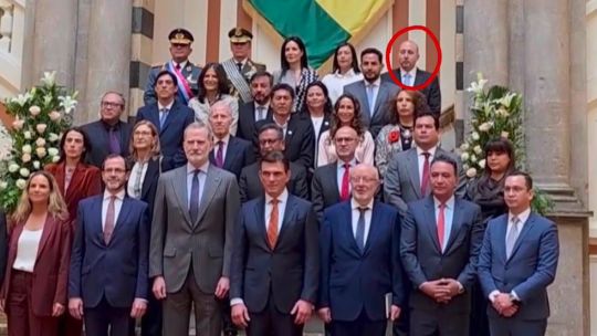 La foto de Cerimedo con los funcionarios del gobierno boliviano que ahora lo desconocen