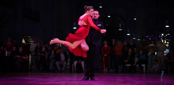 Imagen de bailarines del Laboratorio Coreográfico de Tango realizando una presentación en el marco del Festival y Mundial de Tango de Buenos Aires, en el auditorio de la Usina del Arte, en la ciudad de Buenos Aires, capital de Argentina. Una nueva edición del Tango BA Festival y Mundial, que reunirá hasta el 2 de septiembre a más de 2.000 artistas, hace vibrar a la ciudad de Buenos Aires, que acoge durante dos semanas el evento más importante del género a nivel internacional.