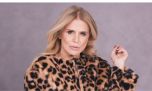 Flavia Palmiero deslumbró con el look ideal para los últimos días del invierno: vestido lencero y sweater