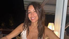 Pampita marca tendencia desde Francia con su look matchy matchy: vestido de dos piezas y estampado mayólica